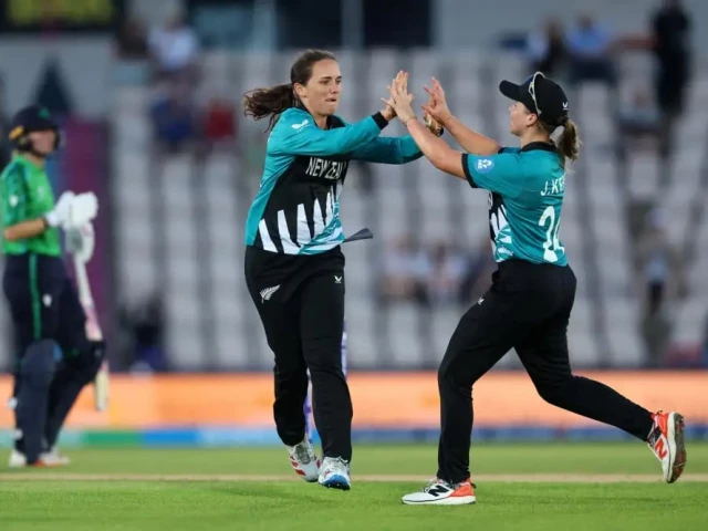 New Zealand keep semis hopes alive