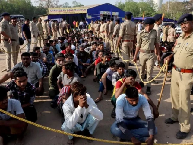 India detains and deports 5,000 Bangladeshis