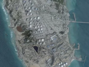 US authorizes Iranian oil sales amid talks on final peace deal