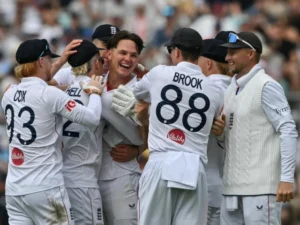 Blundell, Phillips lead NZ recovery