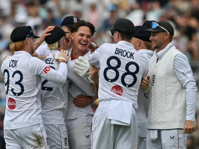 Blundell, Phillips lead NZ recovery