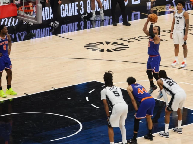 Knicks hold off Spurs 105-104