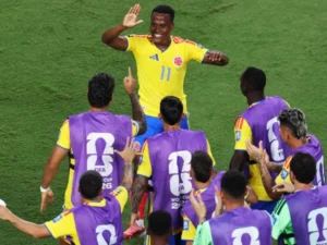 Colombia overcome Ghana to reach last 16