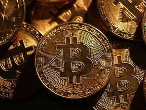 Saqib, Mufti Taqi Usmani discuss crypto, Shariah considerations in ‘constructive’ meeting