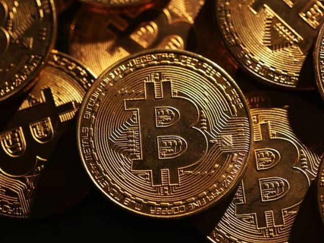 Saqib, Mufti Taqi Usmani discuss crypto, Shariah considerations in ‘constructive’ meeting