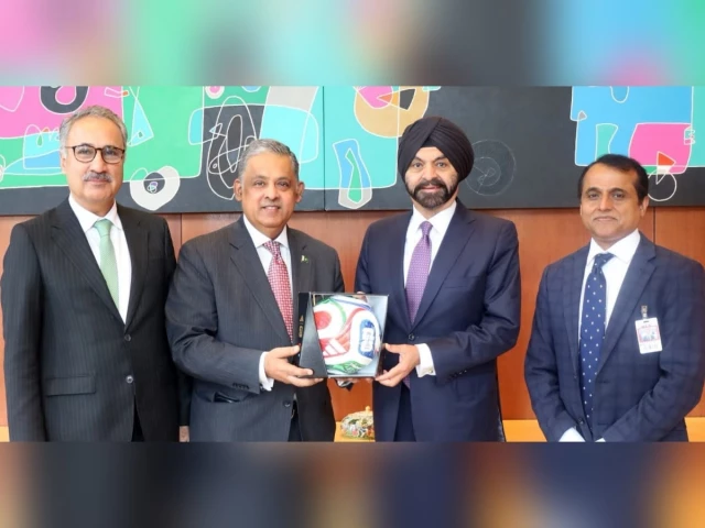 Pakistan’s ambassador to US gifts ‘Trionda’ football to World Bank president