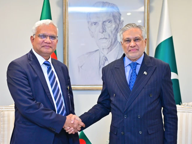 DPM Dar meets Bangladesh minister, discuss stronger bilateral ties